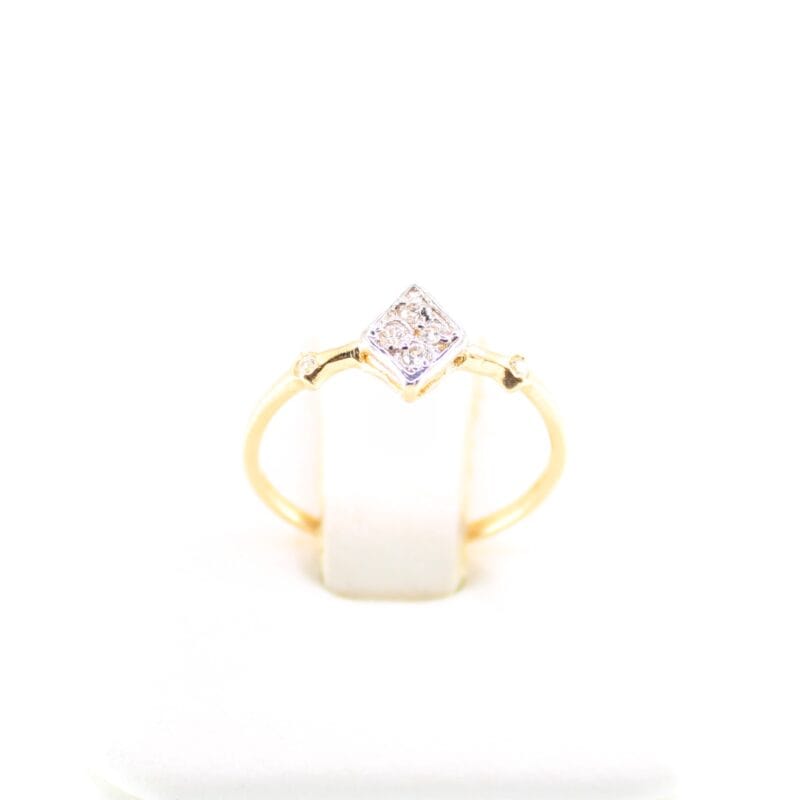 Anillo Promesa triangular circones blanco y amarillo talla 6