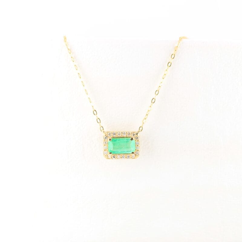 Cadena con Dije Esmeralda y Diamantes Mantra 1,2cts - 0,20cts